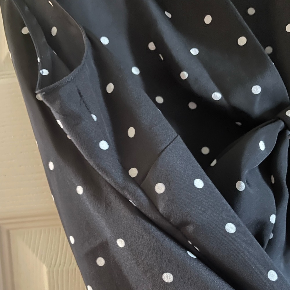 2/$15 Ann Taylor Black with white dots sleeveless top, Sz M - Picture 10 of 15